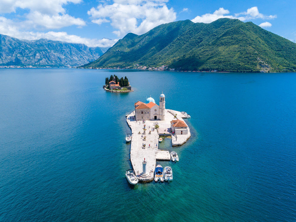 Gospa od Škrpjela ostrvo, crkva i muzej - Montenegro Submarine Kotor