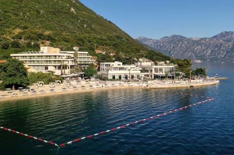 Blue Kotor Bay - Maria am Riff, Perast und Schwimmpause