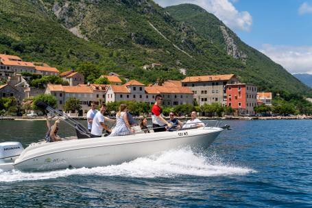 Boat up to 10 passengers