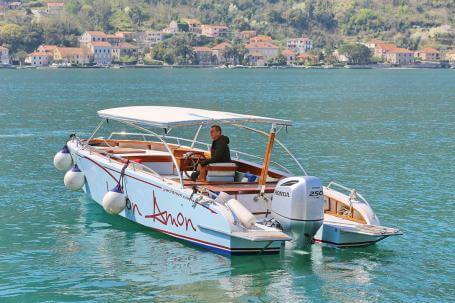 Boat up to 15 passengers